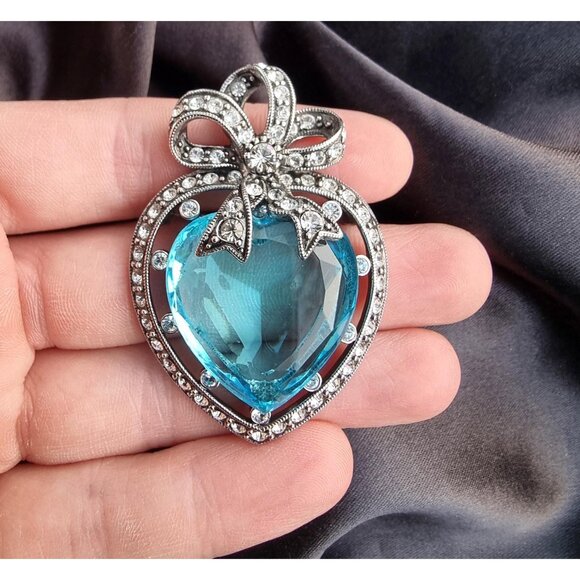 Vintage JOAN RIVERS Signed Blue Heart Romantic Rhinestone Silver Tone Clear Litt - Picture 5 of 6